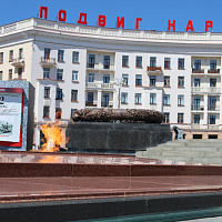 Накануне Дня Независимости представители Министерства юстиции возложили цветы и венок к монументу Победы
