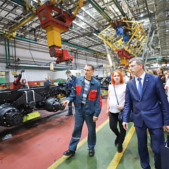 Экскурсия для работников Минюста на Минском автозаводе